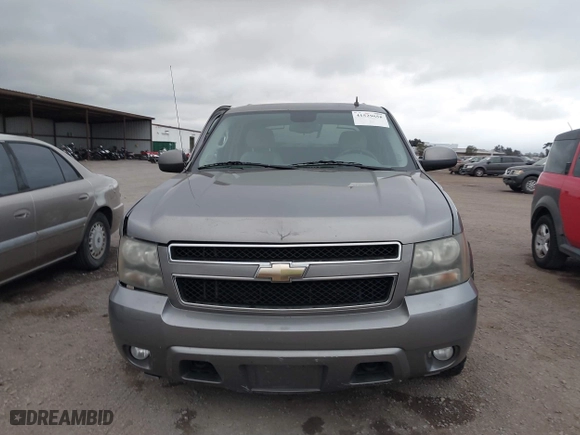 2009 Chevrolet Avalanche LT w/2LT with VIN 3GNFK22029G214307, listed as a IAAI auction lot 41529658 with 277,888 mi miles. Bid and sale history available at carsss.com. Image 12.