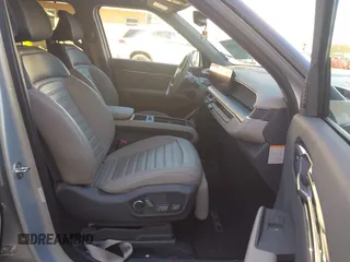 2024 Kia EV9 Land z VIN KNDADFS52R6025531, wystawiony jako IAAI lot #40831011 z przebiegiem Nie podano mil oraz . Historia ofert i sprzedaży dostępna na DreamBid. Obrazek 5.
