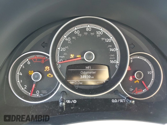 2018 Volkswagen Beetle S with VIN 3VW5DAAT7JM506557, listed as a Copart auction lot 84736194 with 34,930 mi miles and Salvage title. Bid and sale history available at DreamBid. Image 9.