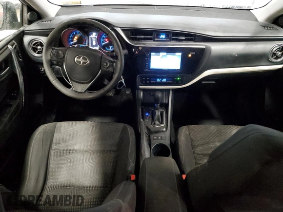 2016 Scion iM z VIN JTNKARJE5GJ515953, wystawiony jako Copart lot #45211585 z przebiegiem 171 600 mil mil oraz Szkody całkowita. Historia ofert i sprzedaży dostępna na DreamBid. Obrazek 8.