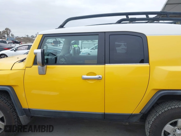 2007 Toyota FJ Cruiser with VIN JTEBU11FX70037231, listed as a IAAI auction lot 42018669 with 129,670 mi miles. Bid and sale history available at carsss.com. Image 15.