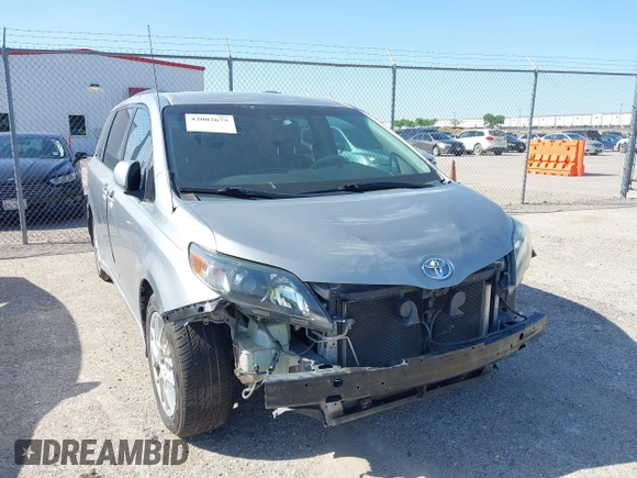 2011 Toyota Sienna SE with VIN 5TDXK3DC8BS131434, listed as a IAAI auction lot 42002675 with 209,396 mi miles. Bid and sale history available at carsss.com. Image 6.