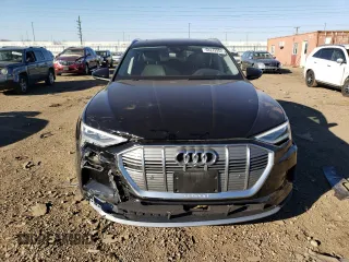 2019 Audi e-tron Prestige z VIN WA1VAAGE1KB010323, wystawiony jako Copart lot #68242952 z przebiegiem 27 138 mil mil oraz . Historia ofert i sprzedaży dostępna na DreamBid. Obrazek 5.