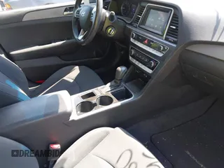 2019 Hyundai Sonata SE z VIN 5NPE24AF5KH758089, wystawiony jako IAAI lot #42412549 z przebiegiem 62 368 mil mil oraz . Historia ofert i sprzedaży dostępna na DreamBid. Obrazek 5.
