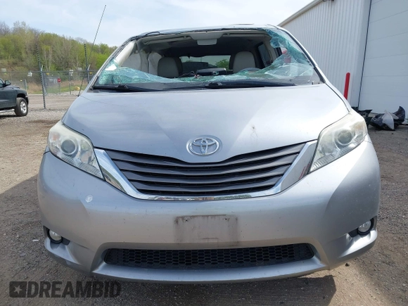 2012 Toyota Sienna XLE AAS z VIN 5TDYK3DC2CS233687, wystawiony jako IAAI lot #42148156 z przebiegiem 147 499 mil mil oraz . Historia ofert i sprzedaży dostępna na DreamBid. Obrazek 12.