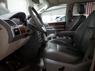 2009 Chrysler Town & Country Touring with VIN 2A8HR54139R512677, listed as a Copart auction lot 55506295 with 147,215 mi miles and Salvage Title. Bid and sale history available at DreamBid. Image 7.