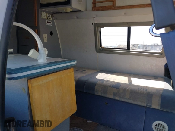 1996 Ford Econoline Cargo z VIN 1FDHS24H9THA55752, wystawiony jako IAAI lot #42052800 z przebiegiem 117 680 mil mil oraz . Historia ofert i sprzedaży dostępna na DreamBid. Obrazek 8.