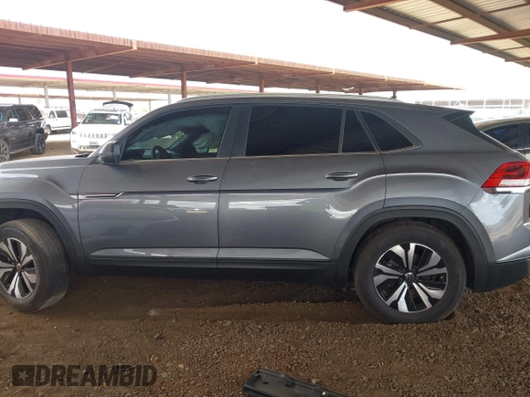 2024 Volkswagen Atlas SE with VIN 1V2DE2CA0RC250660, listed as a IAAI auction lot 42085431 with 14,268 mi miles and . Bid and sale history available at DreamBid. Image 14.