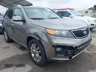 2013 Kia Sorento SX z VIN 5XYKW4A23DG400942, wystawiony jako IAAI lot #42185267 z przebiegiem 162 209 mil mil oraz . Historia ofert i sprzedaży dostępna na DreamBid. Obrazek 1.