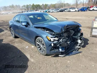2021 Volvo S60 Momentum with VIN 7JR102FK0MG094100, listed as a IAAI auction lot 41774162 with 34,513 mi miles. Bid and sale history available at carsss.com. Image 1.