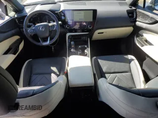 2024 Lexus NX 450h+ Luxury z VIN JTJHKCFZ0R2040386, wystawiony jako Copart lot #50497555 z przebiegiem 18 410 mil mil oraz Szkoda całkowita • Salvage title. Historia ofert i sprzedaży dostępna na DreamBid. Obrazek 8.