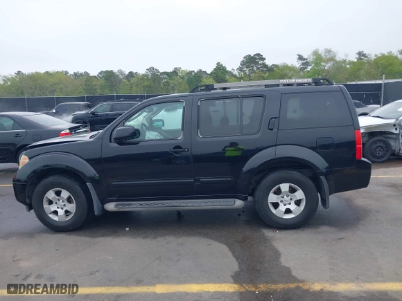 2005 Nissan Pathfinder LE with VIN 5N1AR18W35C742175, listed as a IAAI auction lot 41921815 with 203,973 mi miles. Bid and sale history available at carsss.com. Image 14.