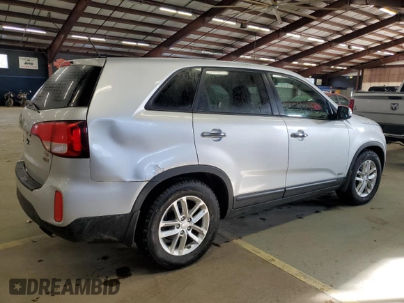 2015 Kia Sorento LX with VIN 5XYKTCA60FG593933, listed as a Copart auction lot 50610885 with 293,416 mi miles and Clean Title. Bid and sale history available at DreamBid. Image 3.