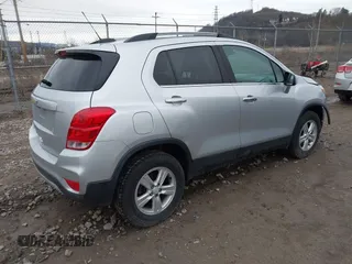 2017 Chevrolet Trax LT with VIN KL7CJPSB6HB133666, listed as a IAAI auction lot 41812766 with 80,376 mi miles. Bid and sale history available at carsss.com. Image 4.
