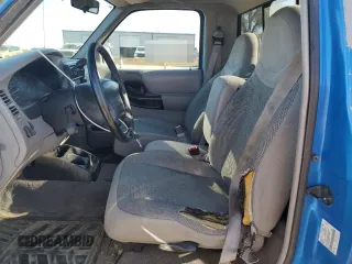 2000 Ford Ranger XL with VIN 1FTYR10V8YPB20951, listed as a Copart auction lot 54368935 with 223,899 mi miles and Clean Title. Bid and sale history available at carsss.com. Image 7.