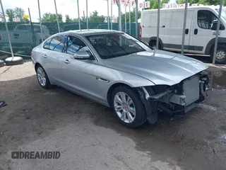 2017 Jaguar XF 35t Premium z VIN SAJBJ4BV7HCY32002, wystawiony jako IAAI lot #42329858 z przebiegiem 43 100 mil mil oraz . Historia ofert i sprzedaży dostępna na DreamBid. Obrazek 1.