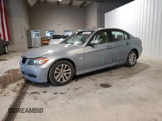 2006 BMW 3 Series 325xi z VIN WBAVD13576KV09648, wystawiony jako Copart lot #56539975 z przebiegiem 131 721 mil mil oraz Szkoda całkowita • Salvage title. Historia ofert i sprzedaży dostępna na DreamBid. Obrazek 1.