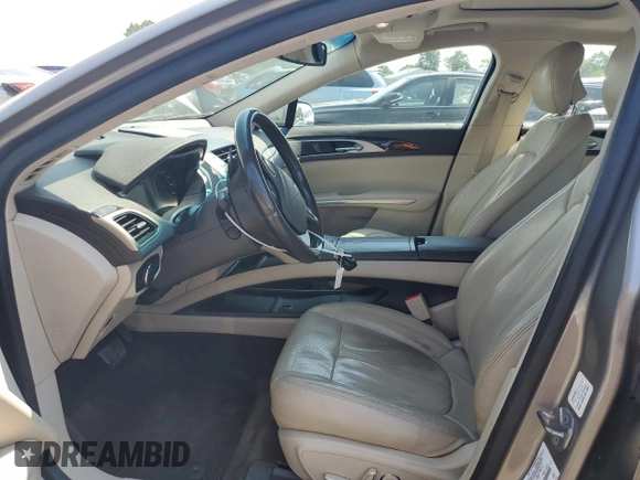2016 Lincoln MKZ z VIN 3LN6L2J99GR620863, wystawiony jako Copart lot #59547725 z przebiegiem 121 607 mil mil oraz Szkoda całkowita • Salvage title. Historia ofert i sprzedaży dostępna na DreamBid. Obrazek 7.