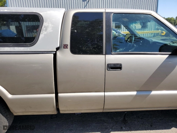 2002 GMC Sonoma SLS with VIN 1GTCS19W628240548, listed as a Copart auction lot 69665724 with 245,738 mi miles and Salvage Title. Bid and sale history available at carsss.com. Image 11.
