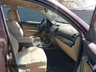 2011 Kia Sorento LX with VIN 5XYKT4A13BG145755, listed as a IAAI auction lot 41796688 with 165,391 mi miles. Bid and sale history available at carsss.com. Image 5.