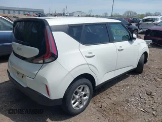 2024 Kia Soul S with VIN KNDJ23AUXR7227864, listed as a IAAI auction lot 42085723 with 28,767 mi miles and . Bid and sale history available at DreamBid. Image 4.