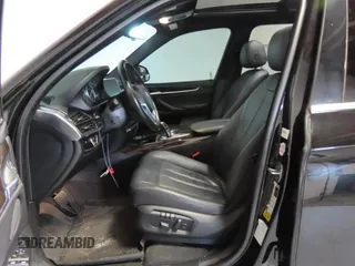 2017 BMW X5 sDrive35i z VIN 5UXKR2C39H0X03686, wystawiony jako Copart lot #58859875 z przebiegiem 84 244 mil mil oraz Szkody całkowita. Historia ofert i sprzedaży dostępna na DreamBid. Obrazek 9.