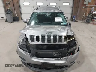 2019 Jeep Cherokee Latitude with VIN 1C4PJMCB7KD118915, listed as a IAAI auction lot 41903336 with 105,425 mi miles. Bid and sale history available at carsss.com. Image 6.