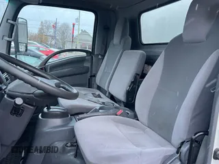 2017 Isuzu NRR IBT z VIN JALE5W168H7303297, wystawiony jako Copart lot #83224784 z przebiegiem 141 345 mil mil oraz Tytuł czysty. Historia ofert i sprzedaży dostępna na DreamBid. Obrazek 6.