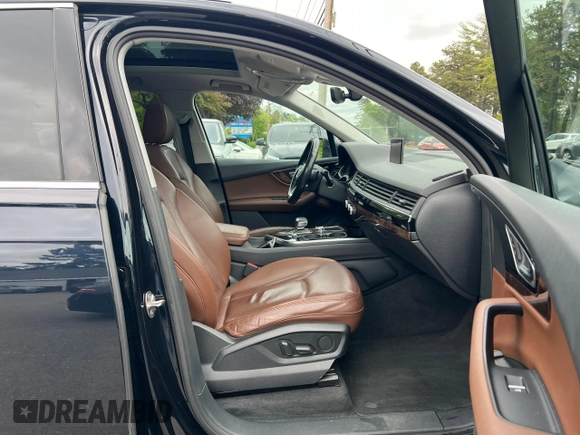 2017 Audi Q7 Premium Plus with VIN WA1LAAF75HD036771, listed as a Copart auction lot 57857695 with 147,461 mi miles and Clean title. Bid and sale history available at DreamBid. Image 5.