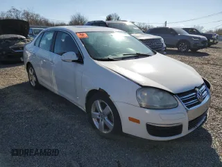 2009 Volkswagen Jetta Sedan SE with VIN 3VWRZ71K39M124969, listed as a Copart auction lot 47371375 with 173,506 mi miles and Salvage Title. Bid and sale history available at carsss.com. Image 4.