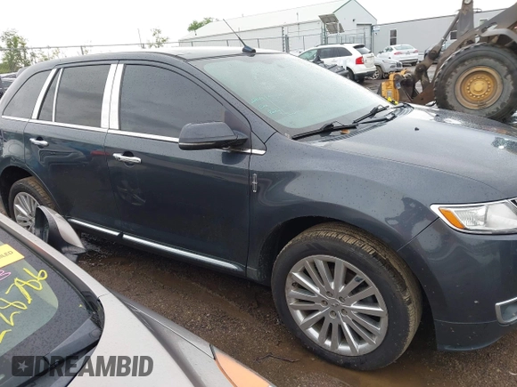 2013 Lincoln MKX z VIN 2LMDJ8JK4DBL30807, wystawiony jako IAAI lot #42199404 z przebiegiem 153 475 mil mil oraz . Historia ofert i sprzedaży dostępna na DreamBid. Obrazek 13.