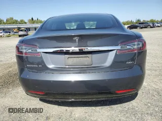 2018 Tesla Model S 75D z VIN 5YJSA1E23JF263642, wystawiony jako Copart lot #50647665 z przebiegiem 71 416 mil mil oraz Szkoda całkowita • Salvage title. Historia ofert i sprzedaży dostępna na DreamBid. Obrazek 6.