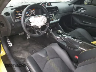2023 Nissan Z Performance z VIN JN1BZ4BH1PM310365, wystawiony jako Copart lot #73693544 z przebiegiem 10 320 mil mil oraz Szkody całkowita. Historia ofert i sprzedaży dostępna na DreamBid. Obrazek 8.