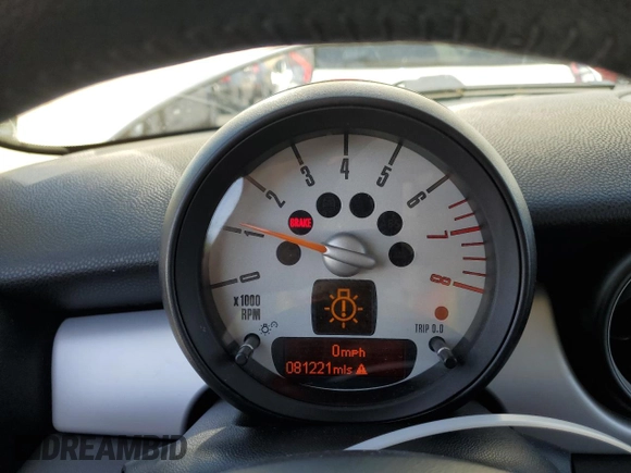 2012 MINI Hardtop z VIN WMWSU3C5XCT185907, wystawiony jako Copart lot #60842065 z przebiegiem 81 221 mil mil oraz Szkoda całkowita • Salvage title. Historia ofert i sprzedaży dostępna na DreamBid. Obrazek 9.