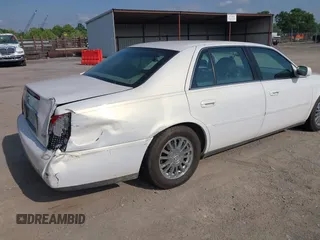 2004 Cadillac DeVille DHS z VIN 1G6KE57Y24U260694, wystawiony jako IAAI lot #42235533 z przebiegiem 156 689 mil mil oraz . Historia ofert i sprzedaży dostępna na DreamBid. Obrazek 4.