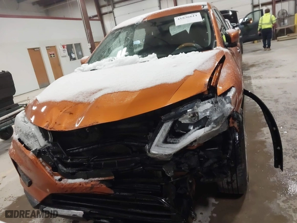 2017 Nissan Rogue SL with VIN JN8AT2MVXHW014000, listed as a IAAI auction lot 41836611 with 152,112 mi miles. Bid and sale history available at carsss.com. Image 12.
