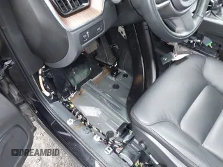2021 Volvo XC60 Momentum с VIN YV4102RK0M1675302, выставлен на аукционе IAAI как лот 42282668 с пробегом 24 477 миль миль и . История ставок и продаж доступна на DreamBid. Изображение 13.