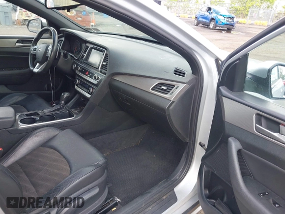 2019 Hyundai Sonata Sport z VIN 5NPE34AFXKH740037, wystawiony jako IAAI lot #42215038 z przebiegiem 79 714 mil mil oraz . Historia ofert i sprzedaży dostępna na DreamBid. Obrazek 5.