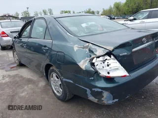 2002 Toyota Camry XLE z VIN 4T1BF32K02U522335, wystawiony jako IAAI lot #42037459 z przebiegiem 214 832 mil mil oraz . Historia ofert i sprzedaży dostępna na DreamBid. Obrazek 15.