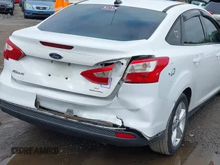 2013 Ford Focus SE z VIN 1FADP3F29DL372289, wystawiony jako IAAI lot #42364286 z przebiegiem 201 091 mil mil oraz . Historia ofert i sprzedaży dostępna na DreamBid. Obrazek 6.