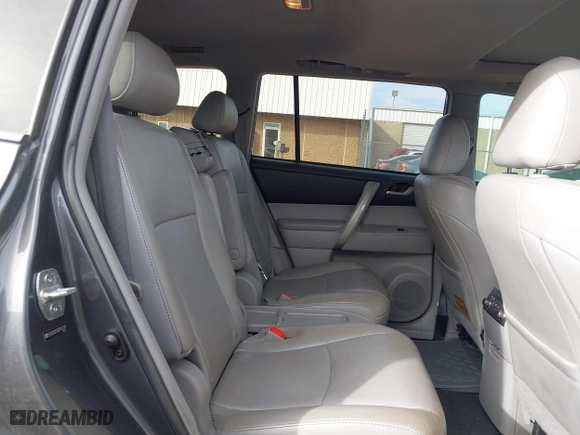 2013 Toyota Highlander with VIN 5TDZK3EH3DS142136, listed as a IAAI auction lot 41801734 with 158,735 mi miles. Bid and sale history available at carsss.com. Image 8.