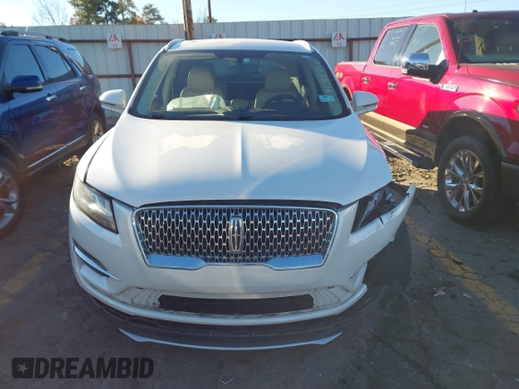 2019 Lincoln MKC Select z VIN 5LMCJ2D9XKUL17108, wystawiony jako IAAI lot #41045354 z przebiegiem 109 798 mil mil oraz . Historia ofert i sprzedaży dostępna na DreamBid. Obrazek 12.