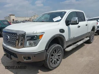 2017 Nissan Titan SV z VIN 1N6AA1F40HN515190, wystawiony jako IAAI lot #42044459 z przebiegiem 122 392 mil mil oraz . Historia ofert i sprzedaży dostępna na DreamBid. Obrazek 2.