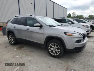 2017 Jeep Cherokee Latitude with VIN 1C4PJMCBXHW562996, listed as a Copart auction lot 56532255 with 175,698 mi miles and Salvage title. Bid and sale history available at DreamBid. Image 4.