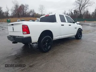 2016 Ram 1500 Express z VIN 1C6RR6FG0GS108211, wystawiony jako IAAI lot #41865011 z przebiegiem 185 518 mil mil oraz . Historia ofert i sprzedaży dostępna na DreamBid. Obrazek 4.