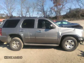2012 Chevrolet Tahoe LS z VIN 1GNSCAE03CR234476, wystawiony jako IAAI lot #41008154 z przebiegiem 199 550 mil mil oraz . Historia ofert i sprzedaży dostępna na DreamBid. Obrazek 14.