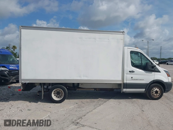 2019 Ford Transit z VIN 1FDBF8ZM6KKA67975, wystawiony jako IAAI lot #42294894 z przebiegiem 108 670 mil mil oraz . Historia ofert i sprzedaży dostępna na DreamBid. Obrazek 13.
