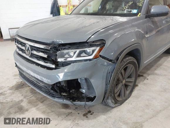 2020 Volkswagen Atlas SE with VIN 1V21E2CA5LC229605, listed as a IAAI auction lot 42431332 with 42,506 mi miles and . Bid and sale history available at DreamBid. Image 6.