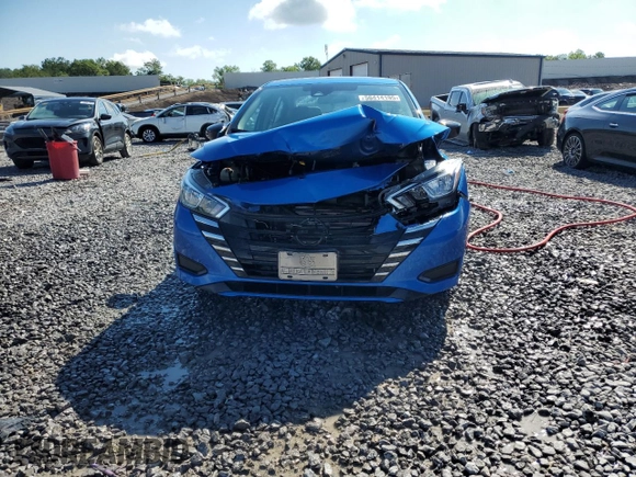 2024 Nissan Versa S z VIN 3N1CN8DV8RL849203, wystawiony jako Copart lot #56414195 z przebiegiem 22 127 mil mil oraz Szkoda całkowita • Salvage title. Historia ofert i sprzedaży dostępna na DreamBid. Obrazek 5.