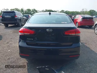 2017 Kia Forte S z VIN 3KPFL4A76HE009647, wystawiony jako IAAI lot #42400267 z przebiegiem 93 415 mil mil oraz . Historia ofert i sprzedaży dostępna na DreamBid. Obrazek 17.